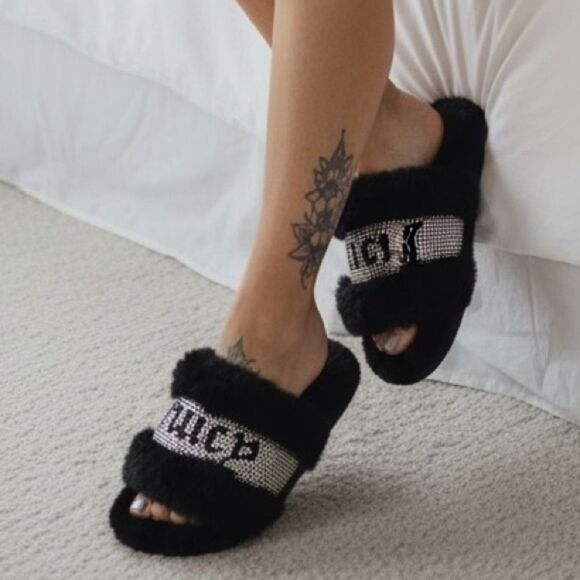 Juicy Couture Shoes - Juicy Couture “Halo” Black Faux Fur Rhinestone Detail Statement Loungewear Sz 6